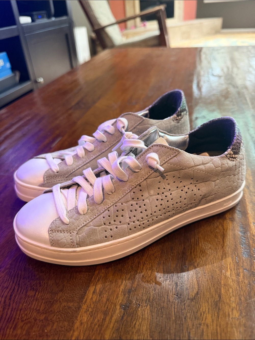 P448 Women's Light Gray Suede Low-Top Lace-Up Sneakers NEW WITHOUT BOX
